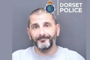 Revelan el oscuro historial de acoso y amenazas de Matthew Foster, el ciudadano británico prófugo de la justicia internacional e implicado en el feminicidio de la colombiana Natalia Villalba en Bogotá - Foto: Policía de Londres