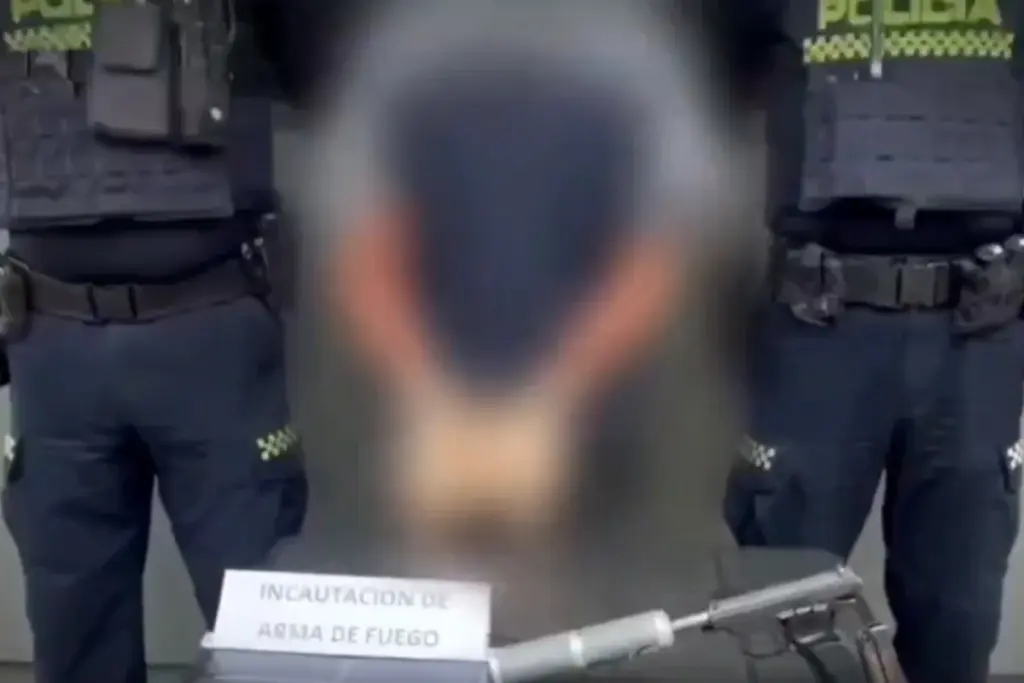 Un adolescente de 17 años, alias 'Papucho', fue aprehendido en Los Mártires tras un ataque armado. Es investigado por homicidios en Ciudad Bolívar - Foto: Captura de video