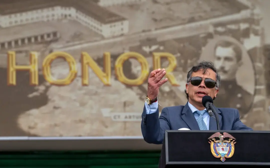 La sorpresiva orden de suspensión provisional contra el presidente Gustavo Petro, emitida por la Comisión de Acusaciones, desata un choque de trenes constitucional en Colombia - Foto: @infopresidencia