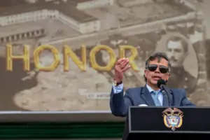 La sorpresiva orden de suspensión provisional contra el presidente Gustavo Petro, emitida por la Comisión de Acusaciones, desata un choque de trenes constitucional en Colombia - Foto: @infopresidencia