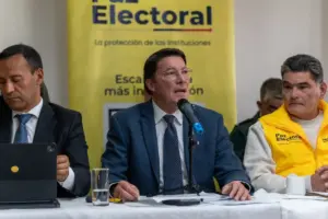 En la recta final hacia la segunda vuelta presidencial del 21 de junio, el registrador nacional confirma un escrutinio sin reclamos, Roy Barreras anuncia su apoyo a Iván Cepeda y avanza el debate judicial sobre el uso de la camiseta de la Selección Colombia en campaña - Foto: @Registraduria