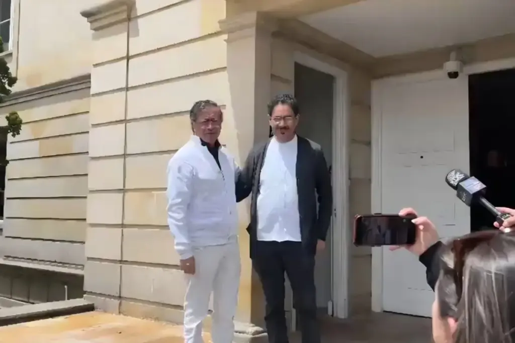 En una cumbre clave en la Casa de Nariño, el presidente Gustavo Petro y el senador Iván Cepeda definieron la estrategia de la izquierda colombiana. Petro asumirá la jefatura unificada de la oposición frente al gobierno entrante de Abelardo de la Espriella - Foto: Captura de video