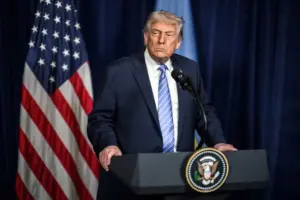 En un fallo histórico de 5-4, el Tribunal Supremo de EE. UU. declaró ilegal la orden ejecutiva de Donald Trump y blindó el derecho a la ciudadanía por nacimiento bajo la Decimocuarta Enmienda, beneficiando a miles de hijos de migrantes - Foto: Redes sociales