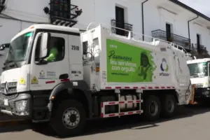 Popayán se enfrenta a una inminente crisis sanitaria tras un panfleto del ELN que declara "objetivo militar" los camiones de basura de Urbaser. Las autoridades redoblan escoltas militares - Foto: Redes sociales