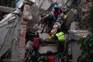 La presidenta encargada de Venezuela, Delcy Rodríguez, confirmó que la cifra de muertos por los dos potentes terremotos ascendió a 164, mientras que los heridos superan los 970 - Foto: Juan Barreto/Getty Images