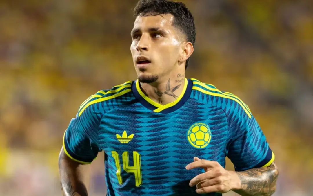 Gustavo Puerta, volante colombiano del Racing de Santander, fue incluido por la agencia AFP en el XI Ideal de revelaciones del Mundial 2026 junto a figuras como Pau Cubarsí - Foto: Redes sociales