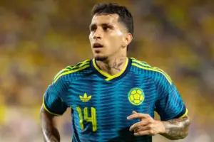 Gustavo Puerta, volante colombiano del Racing de Santander, fue incluido por la agencia AFP en el XI Ideal de revelaciones del Mundial 2026 junto a figuras como Pau Cubarsí - Foto: Redes sociales