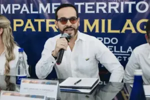 Tensión en Colombia: El presidente electo Abelardo de la Espriella busca posesionarse en una guarnición militar, desatando un fuerte choque institucional con el gobierno saliente de Gustavo Petro y el Congreso - Foto: @ABDELAESPRIELLA