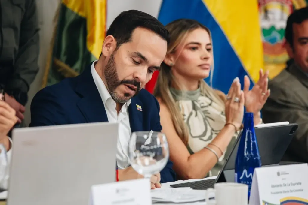 El presidente electo Abelardo De La Espriella solicitó al Congreso trasladar su posesión presidencial del 7 de agosto de Popayán a Cali debido a la actividad del volcán Puracé - Foto: Prensa Abelardo De La Espriella