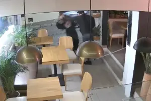 Violencia de género en Usaquén: Propietaria de la pastelería Rü Pâtisserie, María Quevedo, denuncia tentativa de feminicidio - Foto: Captura de video