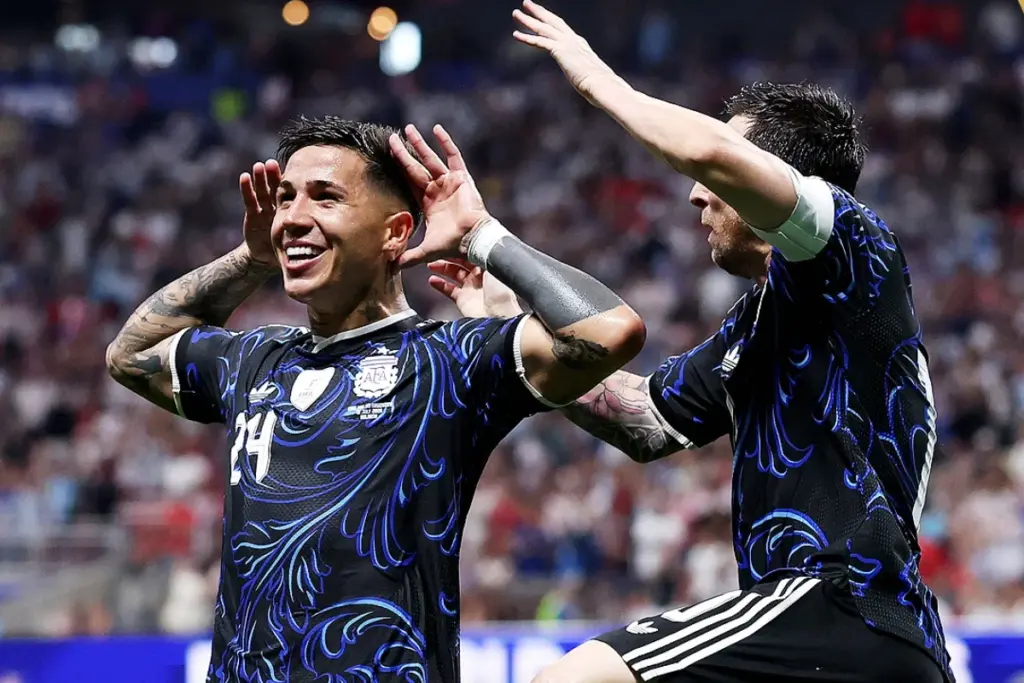 Argentina clasificó a la final del Mundial 2026 tras vencer 2-1 a Inglaterra en Atlanta con una remontada histórica gracias a los goles de Enzo Fernández y Lautaro Martínez - Foto: @Argentina