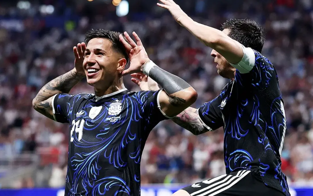 Argentina clasificó a la final del Mundial 2026 tras vencer 2-1 a Inglaterra en Atlanta con una remontada histórica gracias a los goles de Enzo Fernández y Lautaro Martínez - Foto: @Argentina