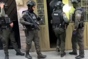 La Policía de Bogotá y la Fiscalía desarticularon la red 'Artemisa', dedicada a la trata de personas y explotación sexual en Kennedy y Engativá - Foto: Captura de video
