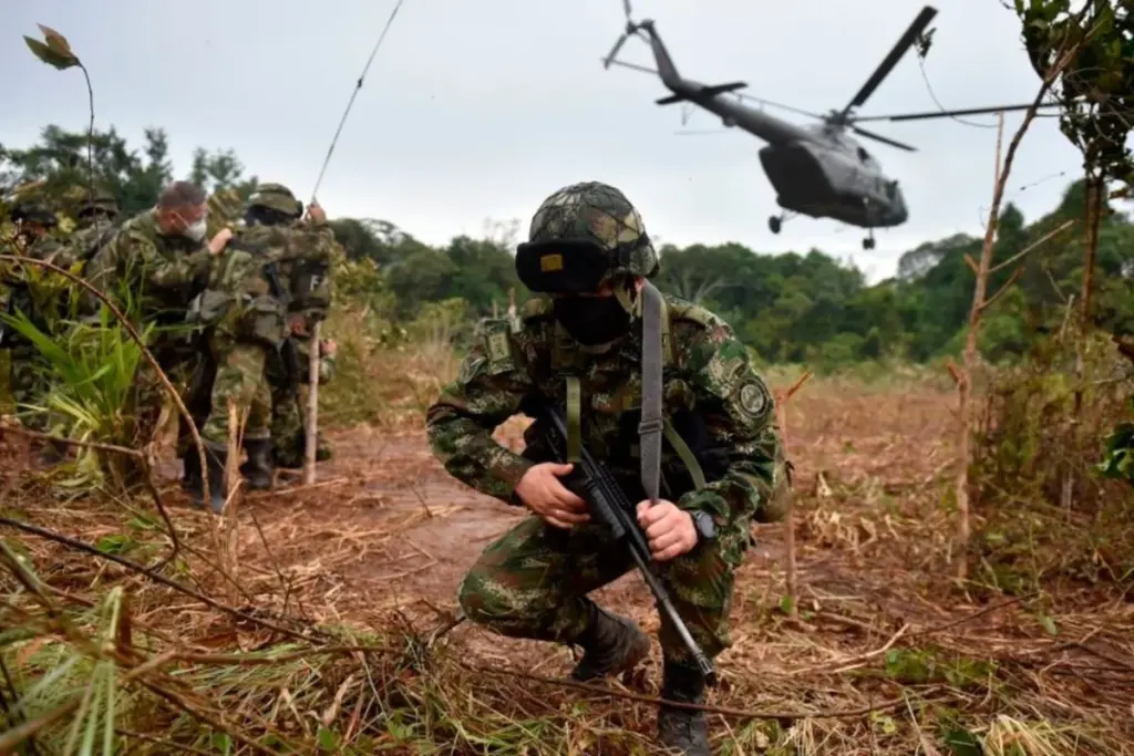 En un fallo histórico, un juez administrativo ordenó suspender de inmediato los bombardeos militares en Arauca - Foto: Redes sociales