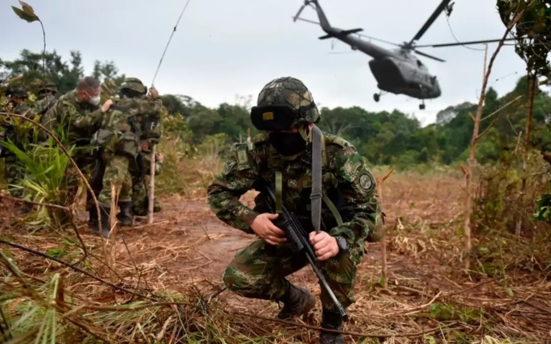 En un fallo histórico, un juez administrativo ordenó suspender de inmediato los bombardeos militares en Arauca - Foto: Redes sociales