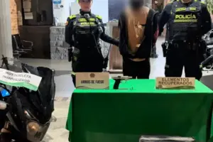 La Policía de Bogotá capturó en Normandía a un hombre de 25 años con antecedentes por hurto tras atracar a una mujer - Foto: @PoliciaBogota