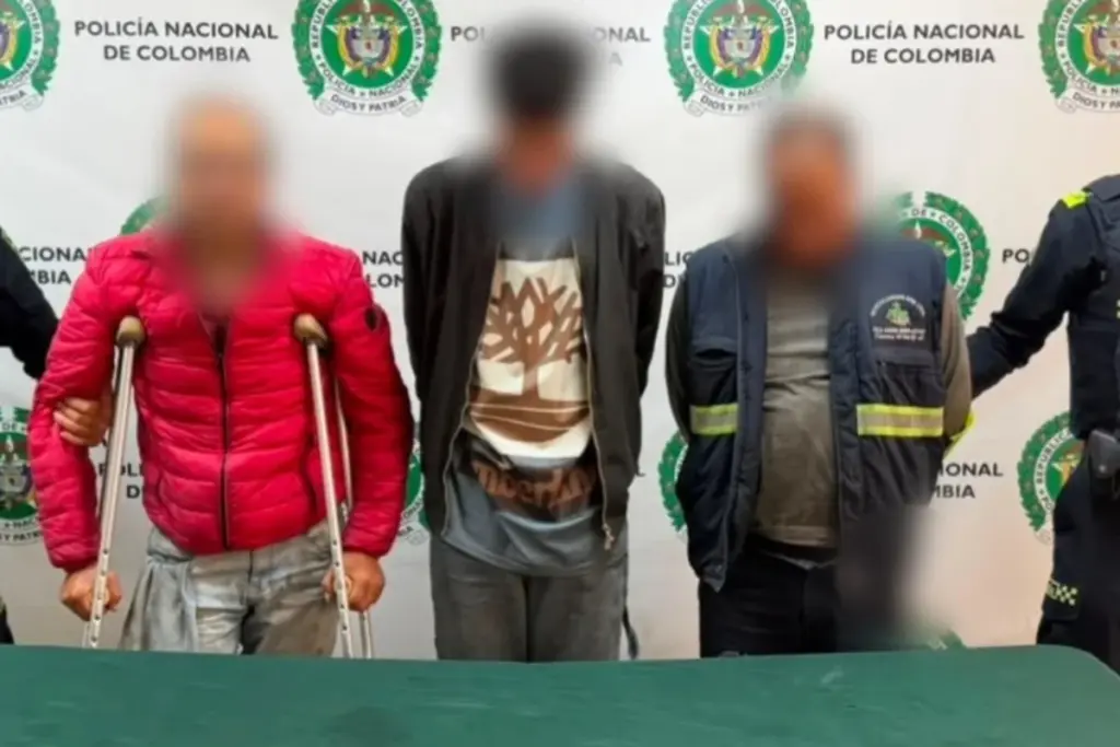 La Policía Metropolitana de Bogotá frustró el millonario robo de un cargamento de mármol valuado en 150 millones de pesos en la localidad de Bosa. Tres personas fueron capturadas en flagrancia - Foto: @PoliciaBogota