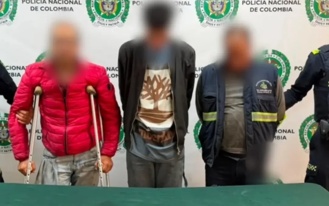La Policía Metropolitana de Bogotá frustró el millonario robo de un cargamento de mármol valuado en 150 millones de pesos en la localidad de Bosa. Tres personas fueron capturadas en flagrancia - Foto: @PoliciaBogota