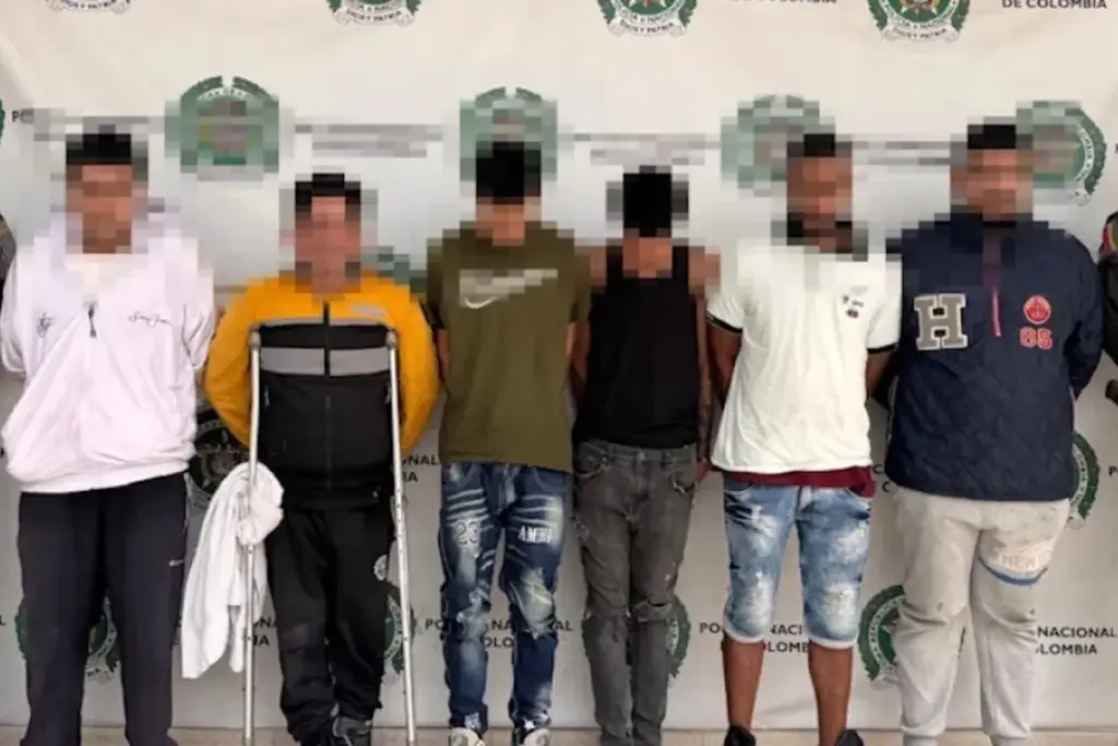 El Gaula de la Policía y la Fiscalía capturaron a seis presuntos integrantes del 'Tren de Aragua' en Bogotá y Bucaramanga - Foto: @GaulaPolicia