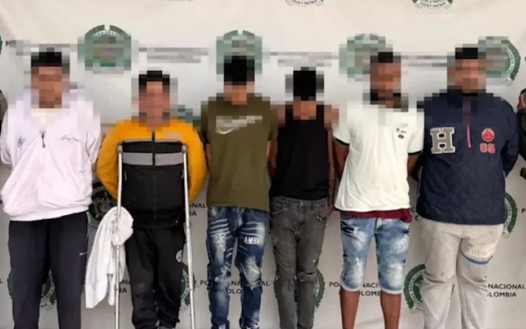 El Gaula de la Policía y la Fiscalía capturaron a seis presuntos integrantes del 'Tren de Aragua' en Bogotá y Bucaramanga - Foto: @GaulaPolicia