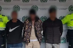 La Policía de Bogotá capturó en la localidad de Usme a tres extranjeros acusados de secuestrar a ocupantes de una camioneta en la vía Chipaque-Bogotá - Foto: @PoliciaBogota