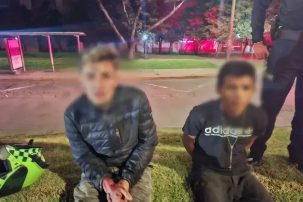 La Policía de Bogotá capturó en el sector de El Codito (Usaquén) a dos hombres señalados del homicidio de un conductor en medio del robo de su vehículo - Foto: @PoliciaBogota