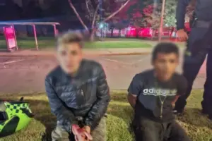 La Policía de Bogotá capturó en el sector de El Codito (Usaquén) a dos hombres señalados del homicidio de un conductor en medio del robo de su vehículo - Foto: @PoliciaBogota