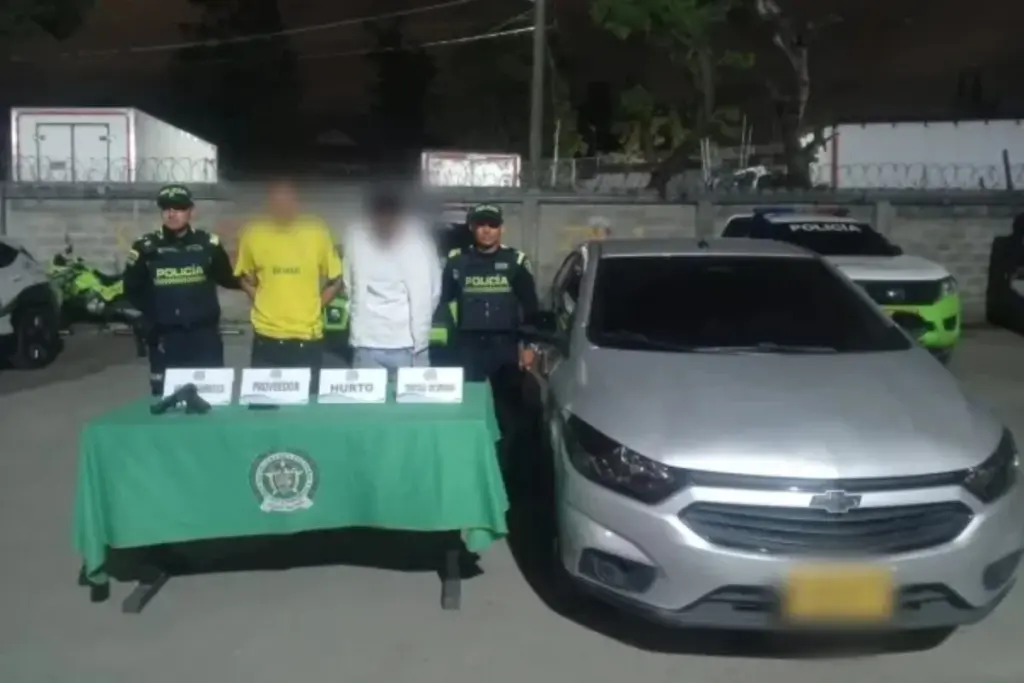 La Policía de Bogotá capturó en flagrancia a cinco delincuentes en Kennedy tras robar cuatro vehículos - Foto: @PoliciaBogota