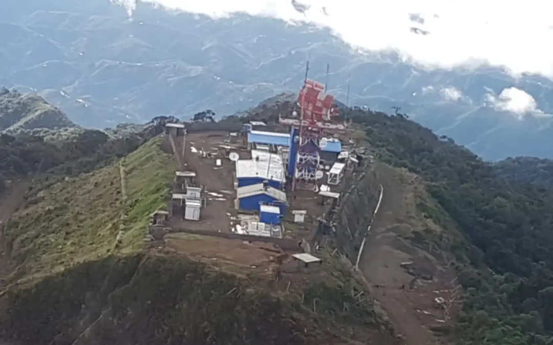 Hallados con vida en El Tambo, Cauca, un mayor y tres patrulleros de la Policía tras estar desaparecidos más de 24 horas en el cerro Santana - Foto: Aerocivil