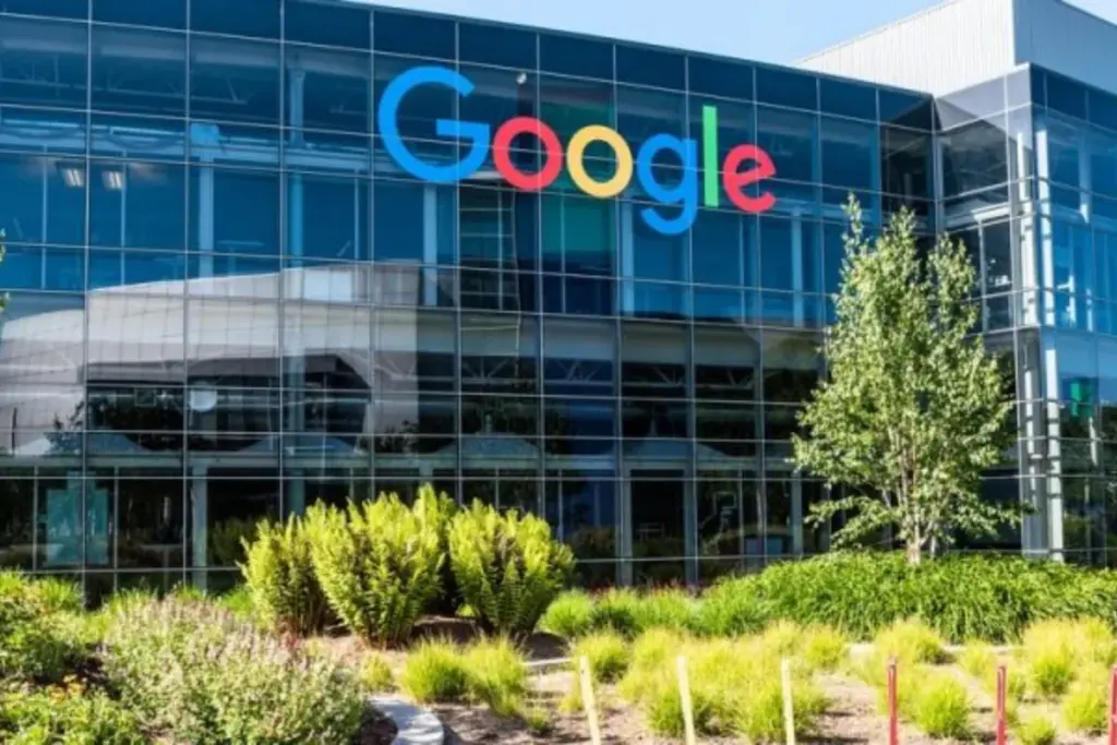 La Comisión Europea sancionó a Google con 890 millones de euros por infringir la Ley de Mercados Digitales (DMA) al favorecer sus servicios y restringir Google Play - Foto: Redes sociales