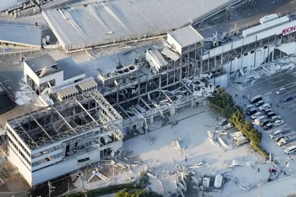 Fuerte terremoto golpea la isla de Kyushu en Japón, dejando decenas de heridos, derrumbes, colapso de infraestructuras y cortes masivos de luz - Foto: Redes sociales