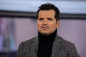 El actor colombiano John Leguizamo brilla en 'La Odisea', la épica superproducción de Christopher Nolan que arrasa en la taquilla global con 263.5 millones de dólares - Foto: Redes sociales
