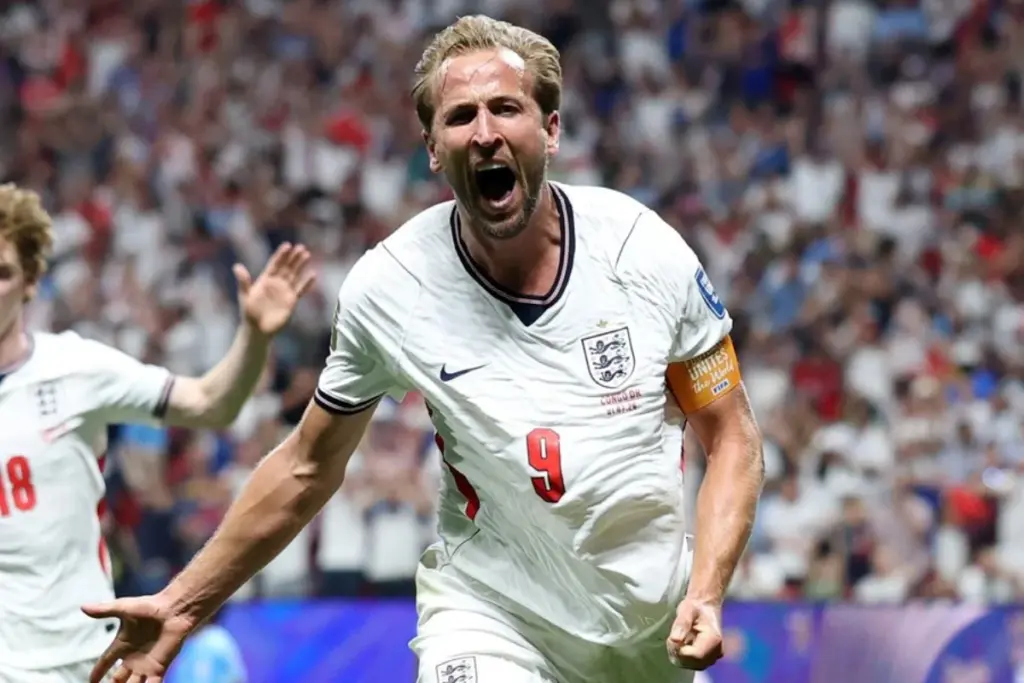 Con un doblete agónico de Harry Kane y asistencias de Anthony Gordon, Inglaterra remontó 2-1 ante la República Democrática del Congo en Atlanta y clasificó a octavos de final del Mundial 2026, donde jugará contra México - Foto: @FIFAWorldCup
