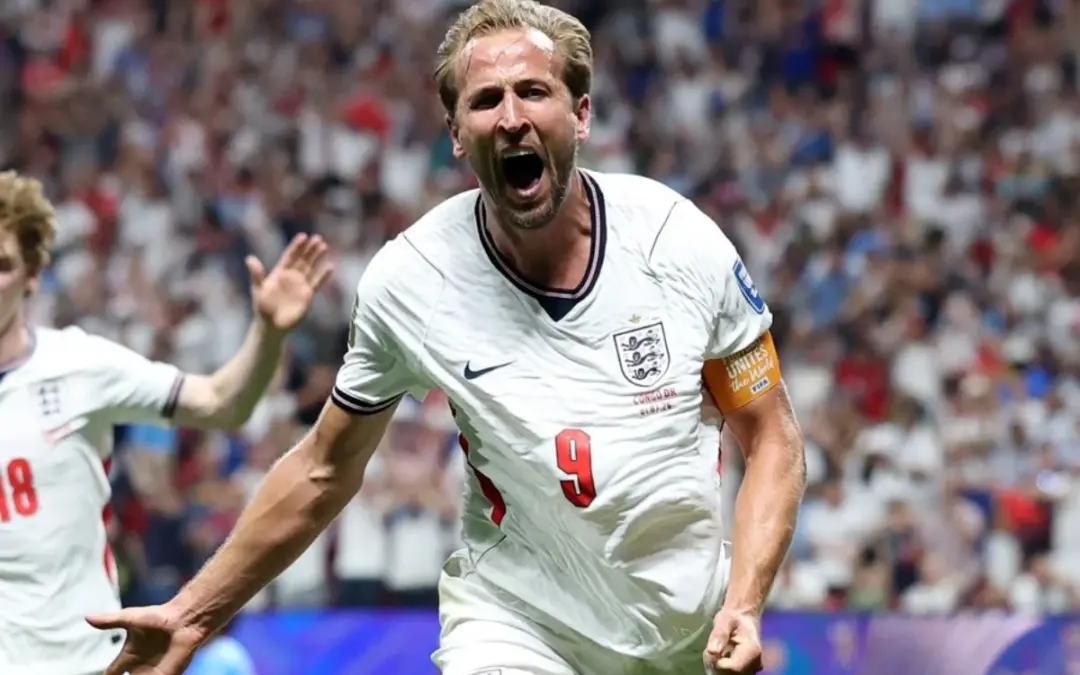 Con un doblete agónico de Harry Kane y asistencias de Anthony Gordon, Inglaterra remontó 2-1 ante la República Democrática del Congo en Atlanta y clasificó a octavos de final del Mundial 2026, donde jugará contra México - Foto: @FIFAWorldCup