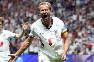 Con un doblete agónico de Harry Kane y asistencias de Anthony Gordon, Inglaterra remontó 2-1 ante la República Democrática del Congo en Atlanta y clasificó a octavos de final del Mundial 2026, donde jugará contra México - Foto: @FIFAWorldCup