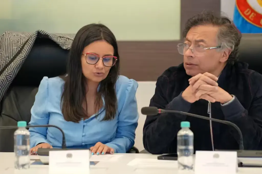 La gerente del Fondo Adaptación, Angie Rodríguez, radicó una denuncia contra el presidente Gustavo Petro ante la Comisión de Acusación por peculado, tráfico de influencias y presuntas amenazas - Foto: Redes sociales