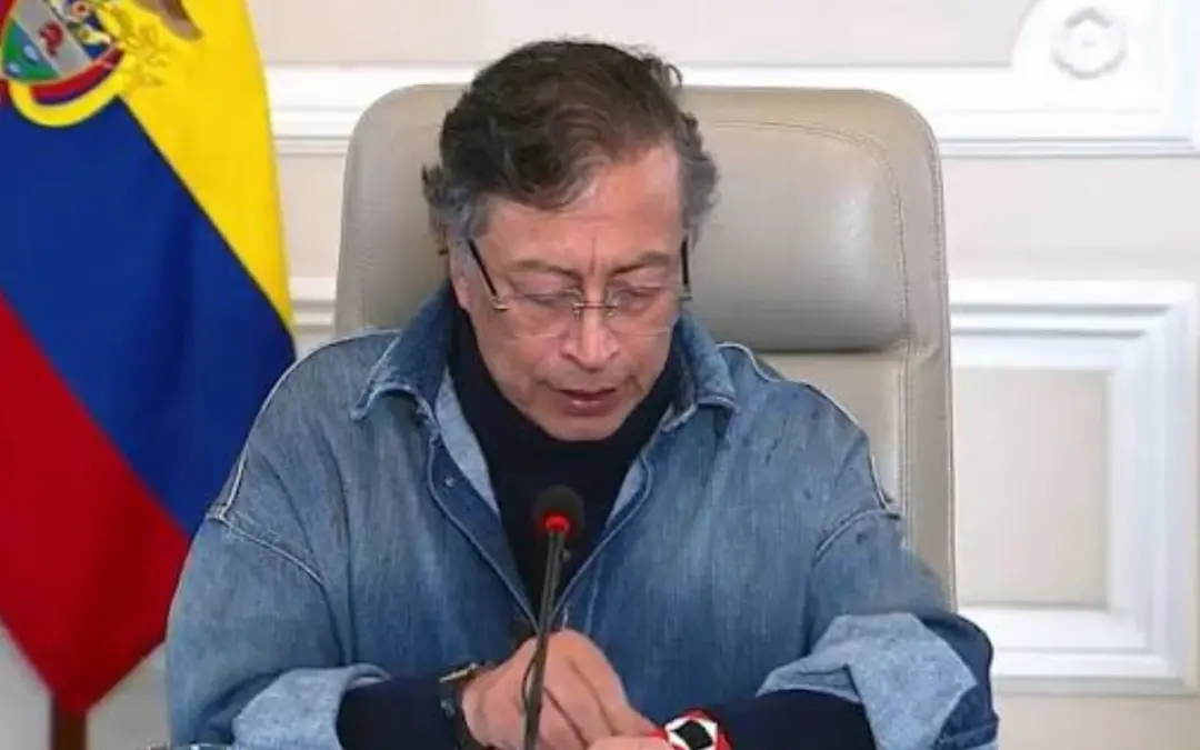El Juzgado 15 de Familia de Bogotá amparó los derechos al buen nombre y honra del abogado Hollman Ibáñez, y ordenó al presidente Gustavo Petro retractarse públicamente en la red social X - Foto: Captura de video