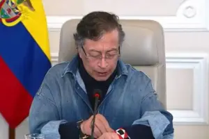 El Juzgado 15 de Familia de Bogotá amparó los derechos al buen nombre y honra del abogado Hollman Ibáñez, y ordenó al presidente Gustavo Petro retractarse públicamente en la red social X - Foto: Captura de video