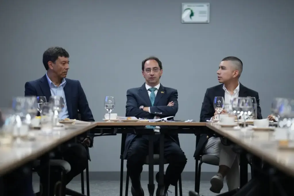 El vicepresidente electo José Manuel Restrepo anunció que el gobierno de Abelardo de la Espriella convocará a una asamblea extraordinaria en Ecopetrol para remover de inmediato a Ricardo Roa y a la junta directiva actual, buscando reactivar la exploración petrolera - Foto: @JoMalagon