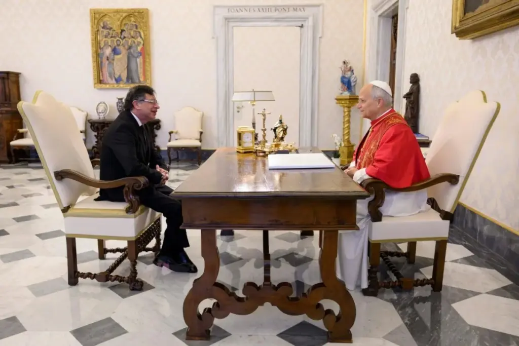 A poco más de un mes de culminar su mandato, el presidente Gustavo Petro sostuvo una crucial audiencia privada con el papa León XIV en el Vaticano - Foto: Cortesía