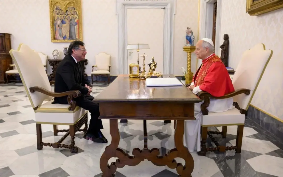 A poco más de un mes de culminar su mandato, el presidente Gustavo Petro sostuvo una crucial audiencia privada con el papa León XIV en el Vaticano - Foto: Cortesía