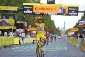 Mathieu van der Poel vence a Tadej Pogačar en un electrizante esprint en la última etapa del Tour de Francia 2026 - Foto: @LeTour