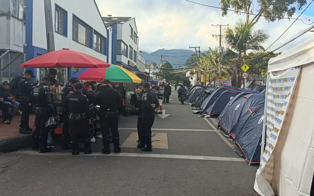 Protestas frente a la UNP en Bogotá derivan en disturbios con la UNDMO - Foto: Redes sociales