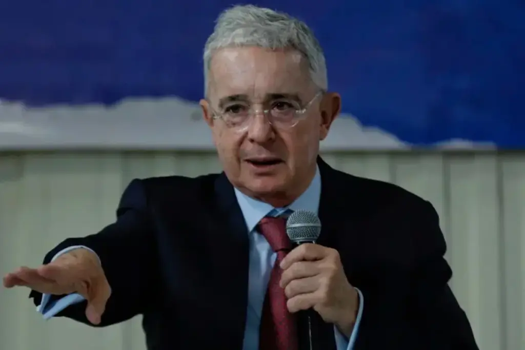 El expresidente Álvaro Uribe arremetió contra la postulación de Alfredo Deluque a la presidencia del Senado - Foto: Redes sociales