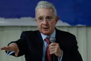 El expresidente Álvaro Uribe arremetió contra la postulación de Alfredo Deluque a la presidencia del Senado - Foto: Redes sociales