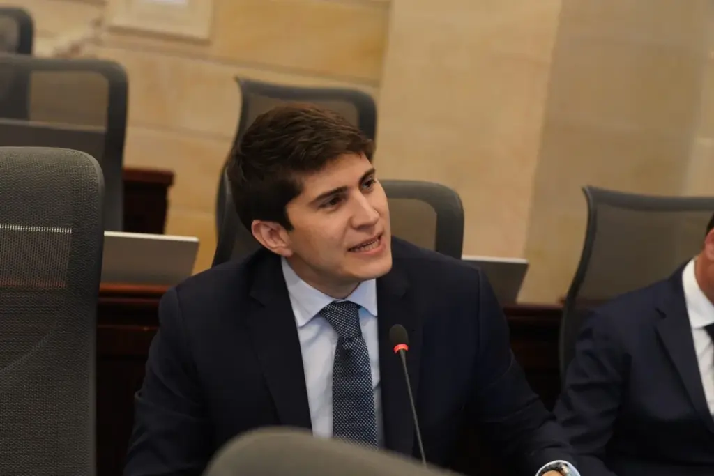 El exrepresentante Wadith Manzur, privado de la libertad por el caso UNGRD, solicitó formalmente al Congreso juramentar como senador de manera virtual o desde la Escuela de Caballería - Foto: Cámara de Representantes