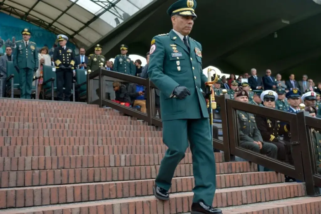 La Fiscalía General de la Nación radicó el escrito de acusación contra el general (r) Eduardo Zapateiro, excomandante del Ejército de Colombia, por presunto acoso sexual a subalternas - Foto: Redes sociales