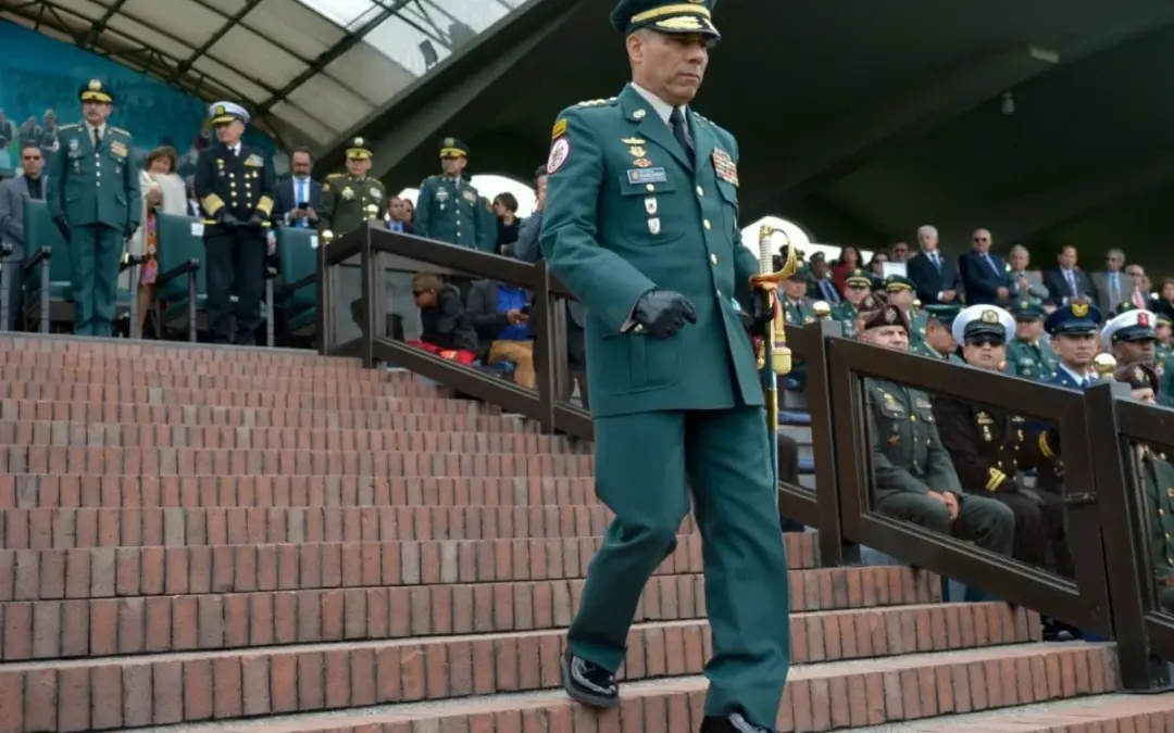 La Fiscalía General de la Nación radicó el escrito de acusación contra el general (r) Eduardo Zapateiro, excomandante del Ejército de Colombia, por presunto acoso sexual a subalternas - Foto: Redes sociales