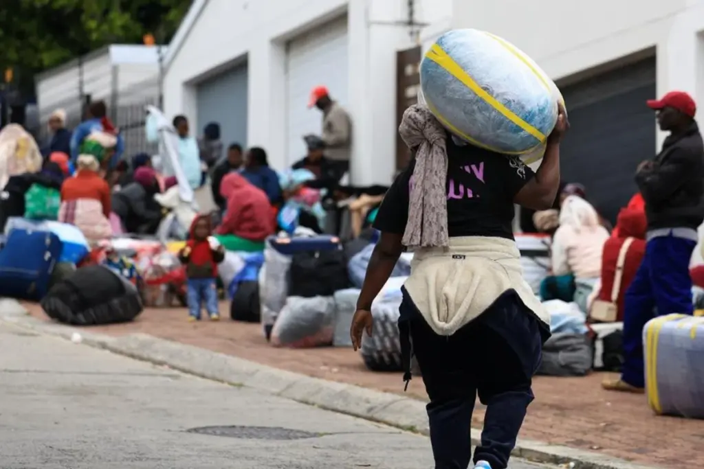 Más de 56.000 zimbabuenses huyen de Sudáfrica por una violenta oleada de protestas xenófobas. Zimbabue activa un plan de repatriación de emergencia en la frontera de Beitbridge - Foto: Redes sociales