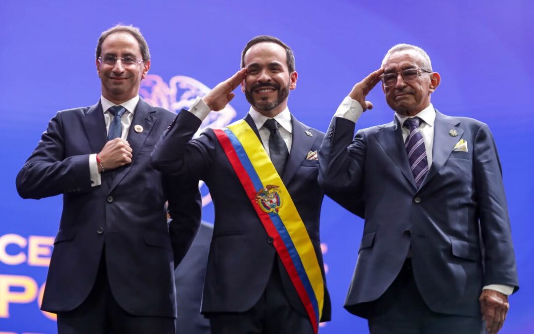 Presidente de la Espierlla acompañado del vicepresidente Juan Manuel Restrepo y el vendedor de panela el señor Luis Yague en su juramento